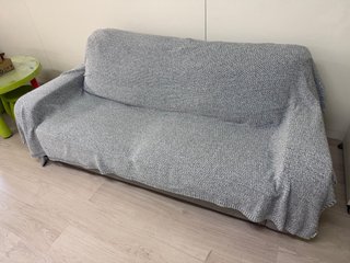 Sofá 2 plazas gris muy amplio