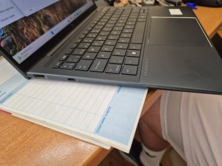 HP Dragonfly G4 13.5 i7 13th Gen 32GB RAM 512GB SS