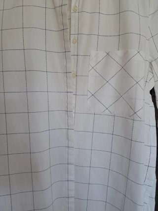Camisa blanca de cuadros