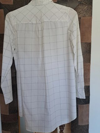 Camisa blanca de cuadros
