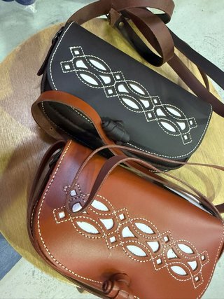 Bolso riñonera de cuero para romeria Rocio feria