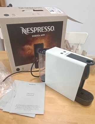 Cafetera Nespresso Essenza Mini Blanca
