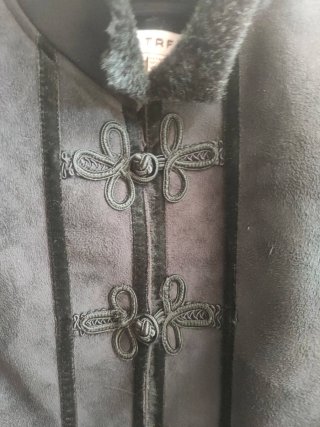 Cazadora Zara en antelina y pelo con pasamanería