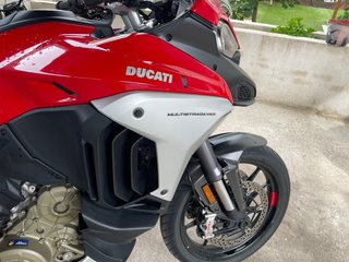 Ducati Multistrada V4 S Roja y Negra
