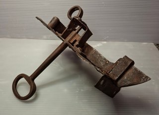 Serratura antica in ferro battuto