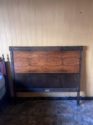Cabecero de madera antiguo