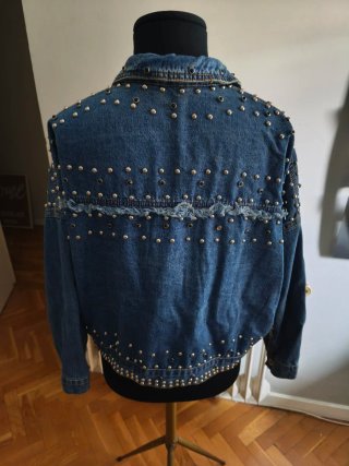 Chaqueta vaquera tachuelas