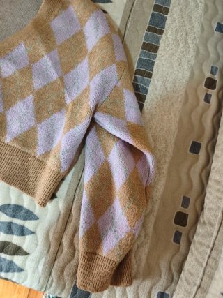 Chaqueta corta rombos marrón y lila