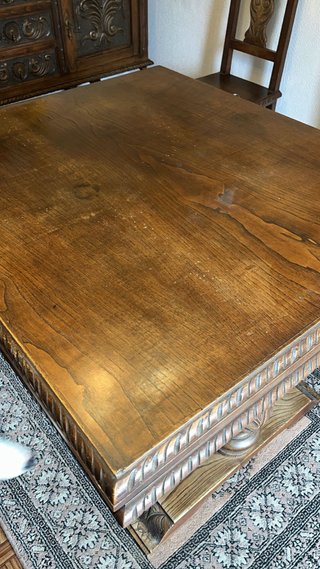 Mesa antigua de madera con 6 sillas