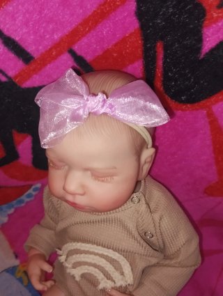 Muñeca bebé realista con diadema