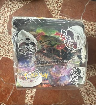 Caja Pokémon TCG Choque Rebelde