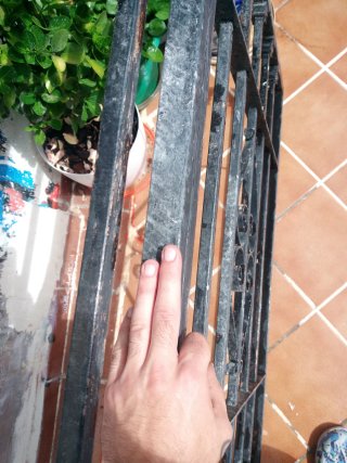 Reja de hierro macizo