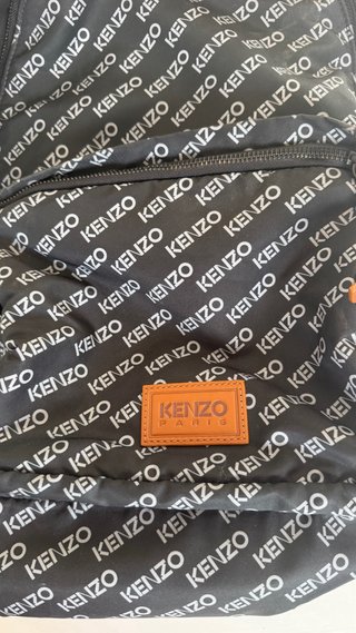 Mochila Kenzo negra con detalles marrones