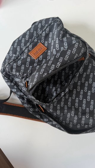 Mochila Kenzo negra con detalles marrones