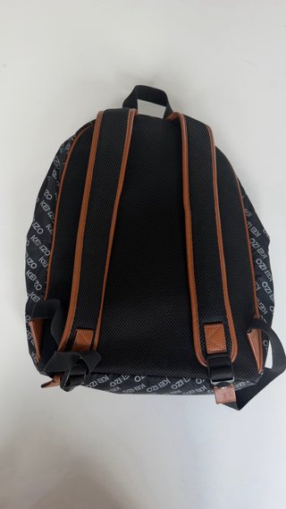 Mochila Kenzo negra con detalles marrones
