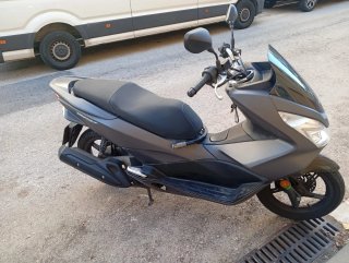Honda PCX 125cc Negra/Gris Automática