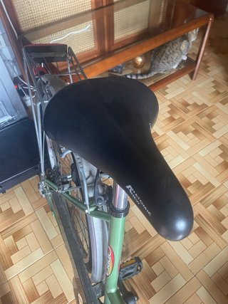 Bicicleta verde poco usada