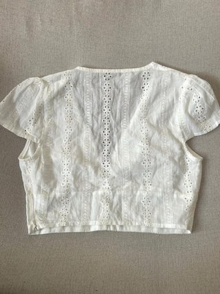 Blusa blanca bordada manga corta
