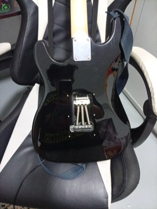 Guitarra Eléctrica Daytona Strat Negra
