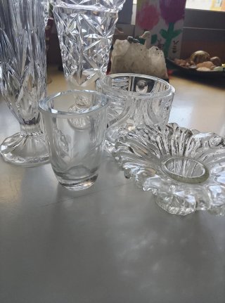 Fioriere in vetro intagliato in rilievo