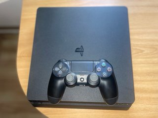 PS4 (PlayStation 4) Negra + Mando