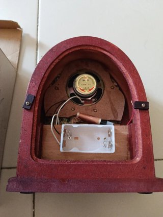 Radio imitación antigua de 20x15cm.