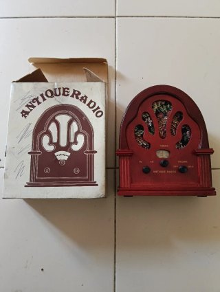 Radio imitación antigua de 20x15cm.