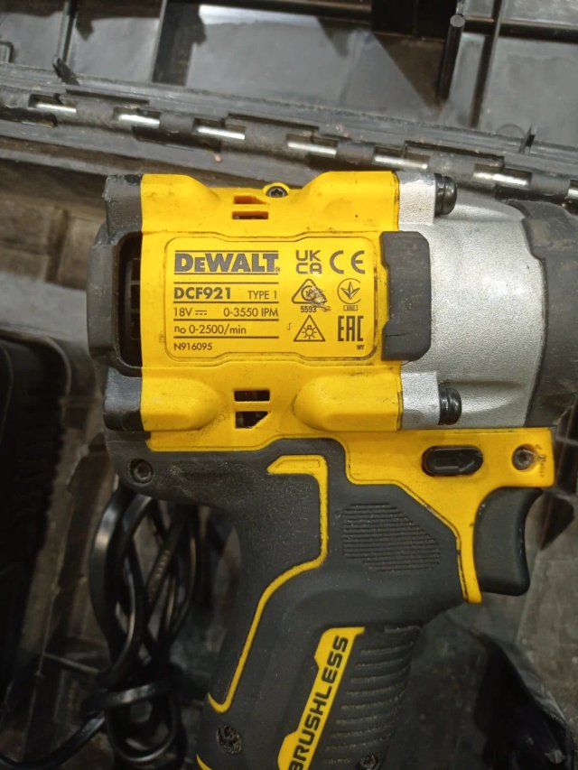 Llave de Impacto Dewalt 18V XR Brushless