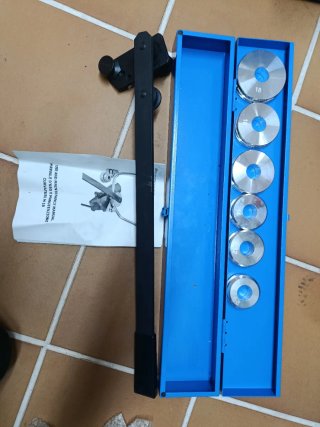 Curvador de tubos con juego de casquillos
