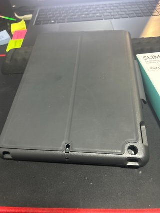 Logitech Combo Touch Custodia con Tastiera per iPad