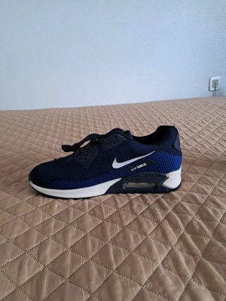 Tênis Azul e Branco