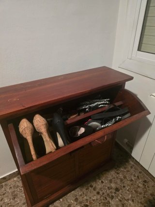 Mueble zapatero estilo colonial.