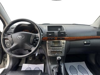 Toyota Avensis 2007 diesel 2.2  150cv pegatina b