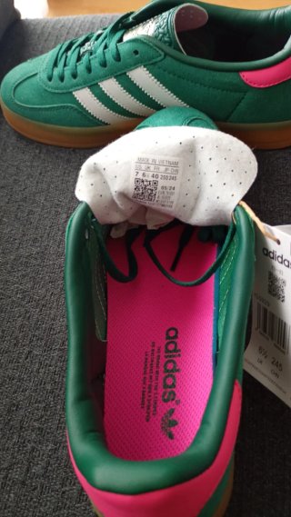 Adidas Gazelle Verdes con Detalles Rosas