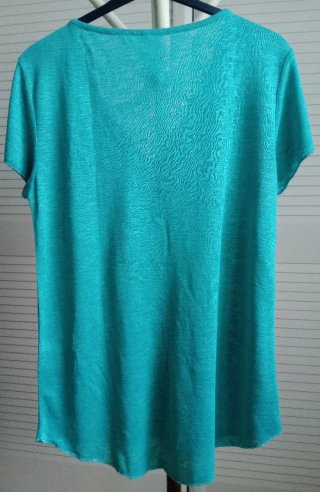 Camiseta mujer verde con detalles fucsia