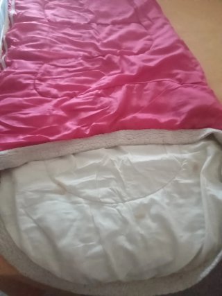 Saco de dormir rosa con forro blanco