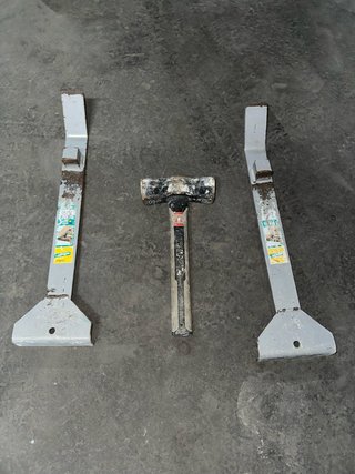 2 ganchos y 1 maza para suelo laminado