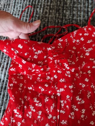Vestido largo floral rojo con tirantes
