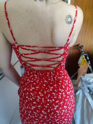 Vestido largo floral rojo con tirantes