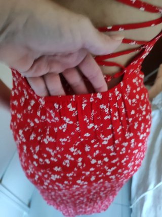 Vestido largo floral rojo con tirantes