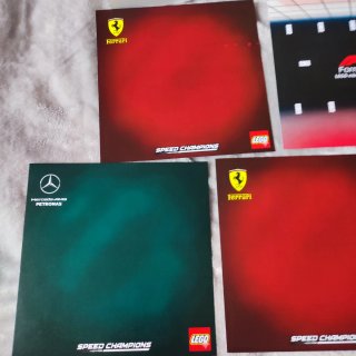 ​2x F1 Display Frames + 5 Backgrounds