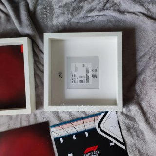 ​2x F1 Display Frames + 5 Backgrounds