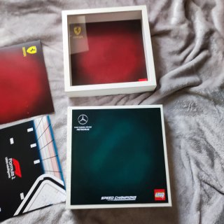 ​2x F1 Display Frames + 5 Backgrounds