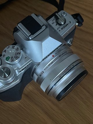 Olympus OM-D E-M10 Mark III + Zuiko 17mm 1.8