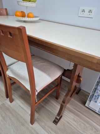 Mesa de cocina y 4 sillas madera 1.60X70 alto 81