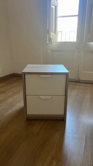 Mesita de noche madera y blanca ikea