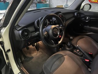 MINI ONE 2019