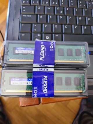 2 Memorias RAM PLEXHD 2GB DDR3 1600MHz sin usar