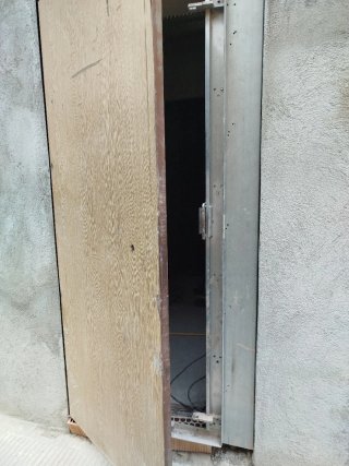 Puerta anti okupa metalica
