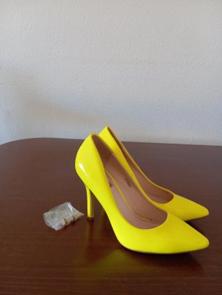 Zapatos de tacón Laik amarillos talla 36